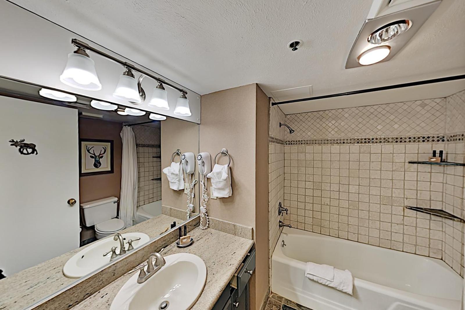 Ski-In/Ski-Out Retreat W/ Indoor/Outdoor Pool Condo Main image 2